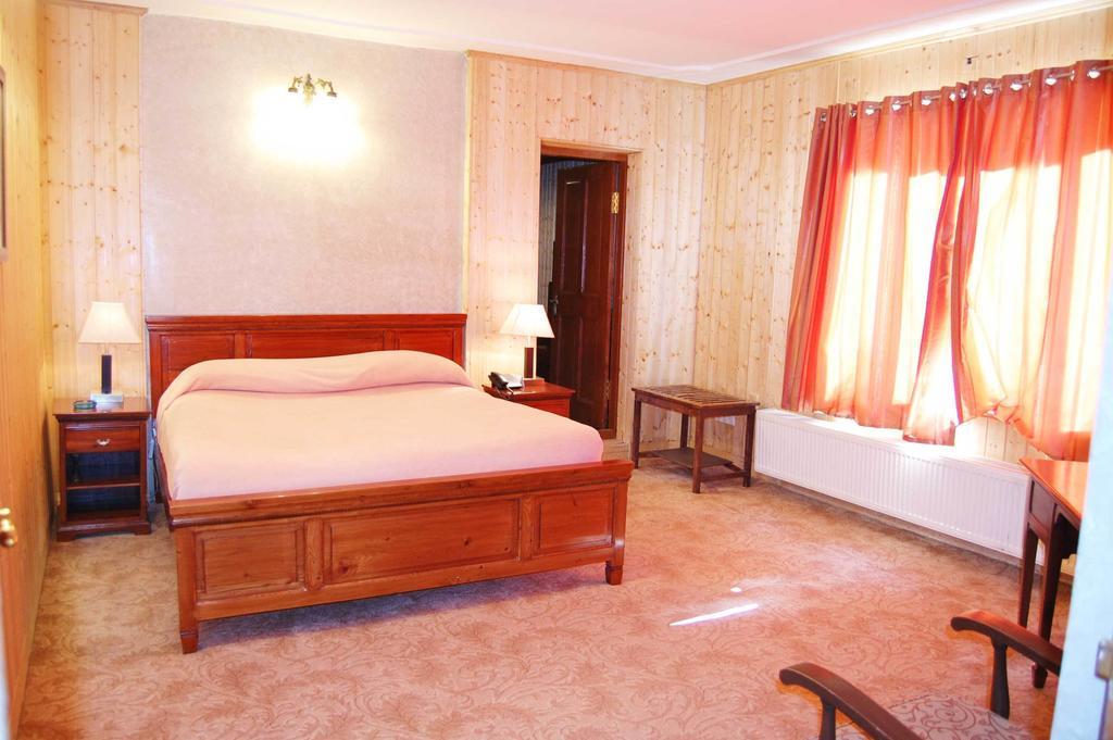 Nedous Hotel Gulmarg Værelse billede
